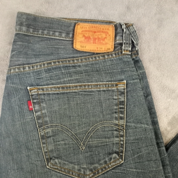 Levis Men's 501 Blue Denim Jeans Size 34x30 - Picture 2 of 9